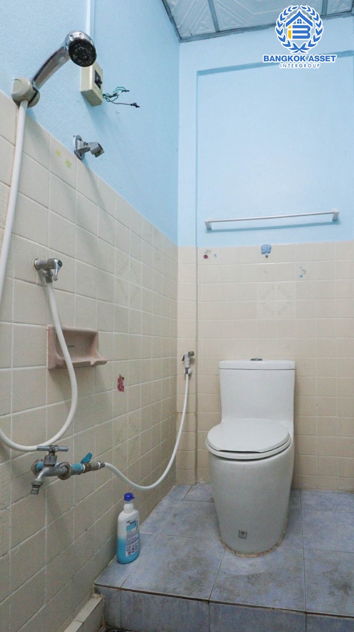 *****ทาวน์เฮ้าส์มือสอง ซอยบางแวก46 บางแวก เนื้อที่เยอะถึง 16 ตร.ว. ฟังก์ชัน 2 ห้องนอน 2 ห้องน้ำ 1 ที่จอดรถ ทำเลดี เดินทางสะดวก เชื่อมต่อได้หลายเส้นทาง ใกล้เดอะมอลล์ บางแค รถไฟฟ้าสายสีน้ำเงิน "สถานีภาษีเจริญ" และทางด่วน "กาญจนาภิเษก"